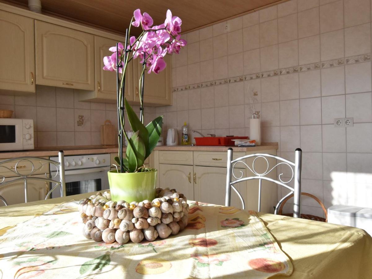 Spacious Apartment In Brusow With Garden Kropelin Экстерьер фото